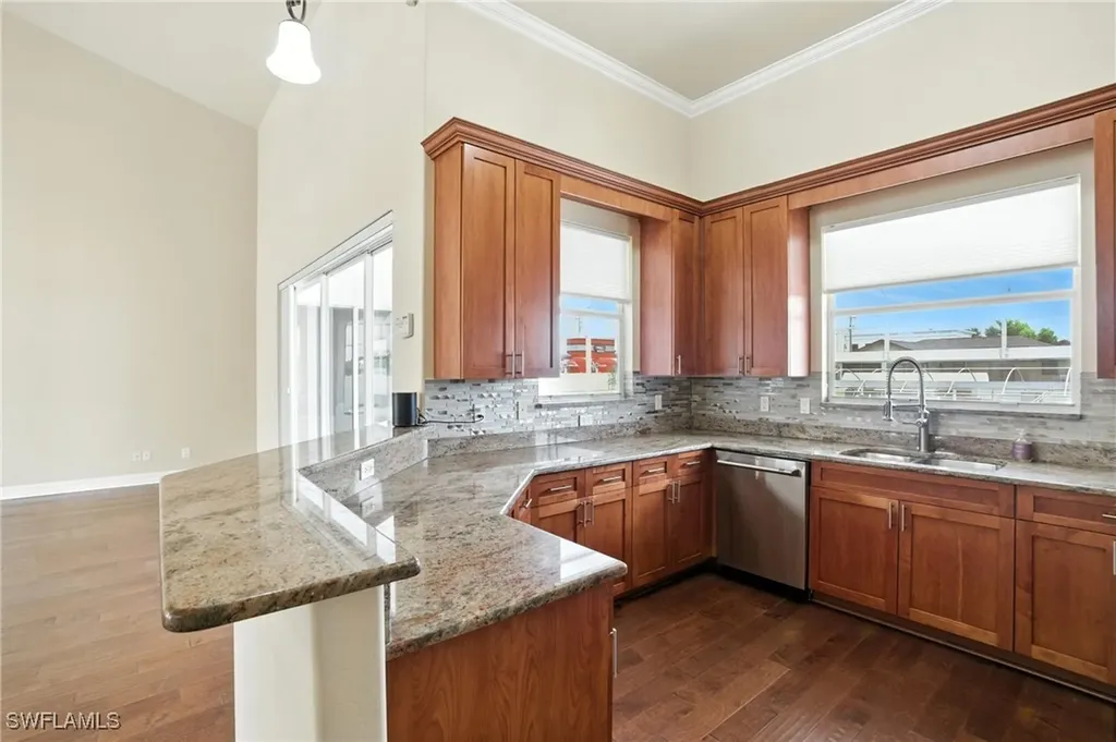113 SE 28th Terrace Cape Coral FL 33904