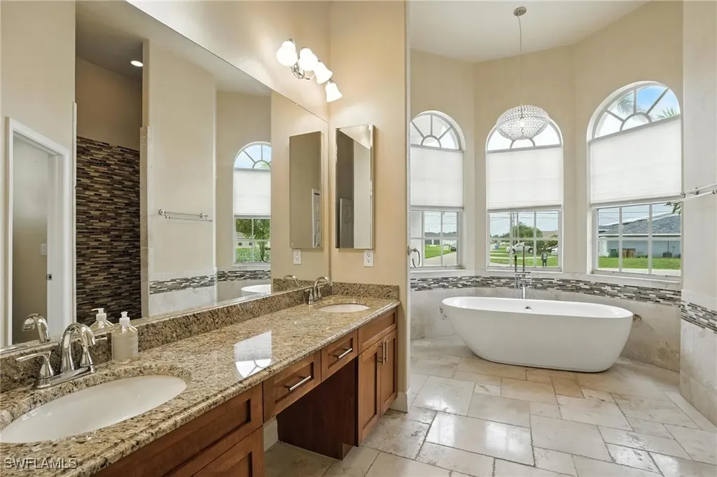 113 SE 28th Terrace Cape Coral FL 33904