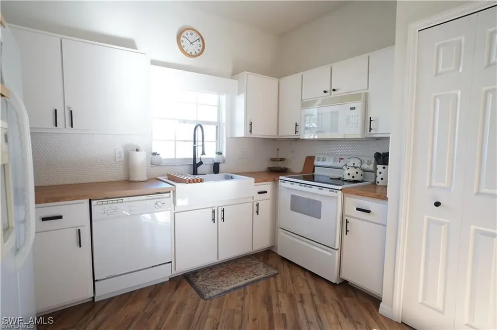 10740 Pearl Bay Circle Estero FL 33928