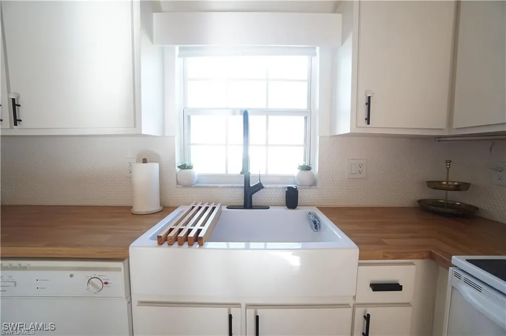 10740 Pearl Bay Circle Estero FL 33928