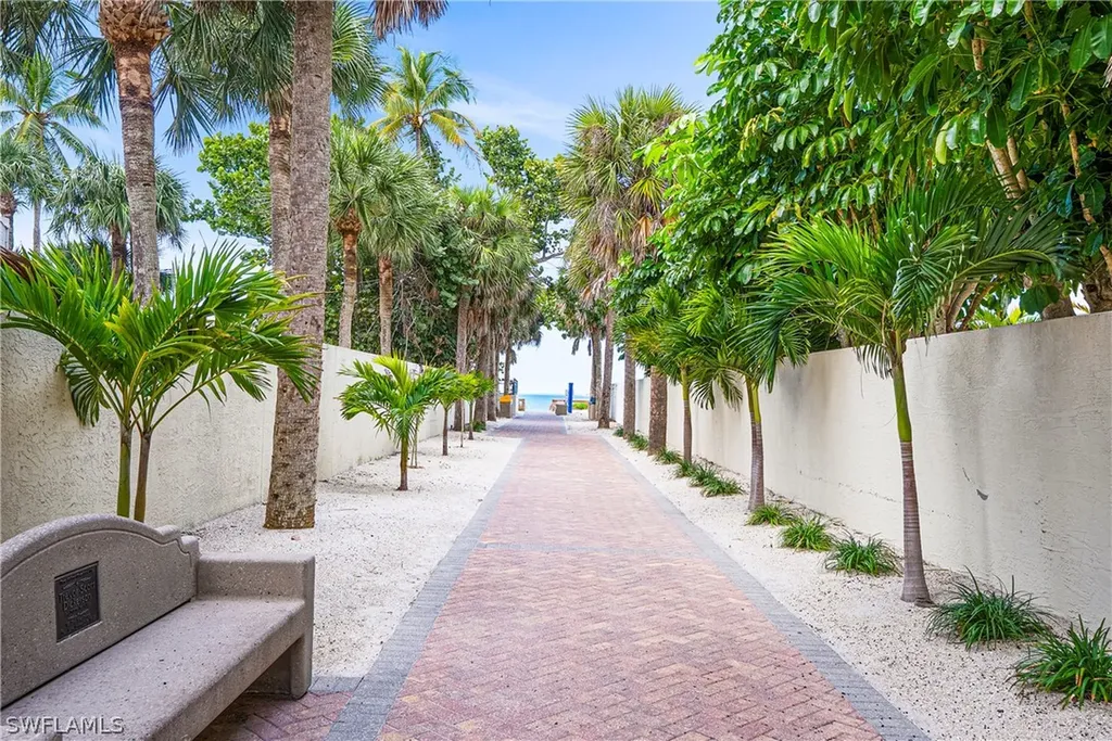 565 Whispering Pine Lane Naples FL 34103