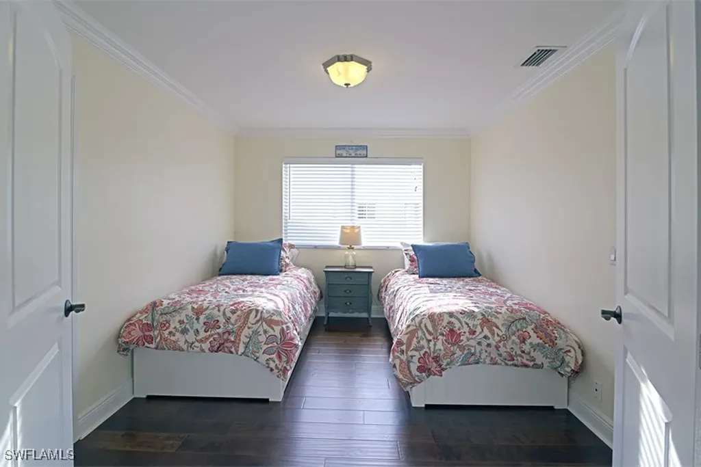 7778 Emerald Circle Naples FL 34109-0702