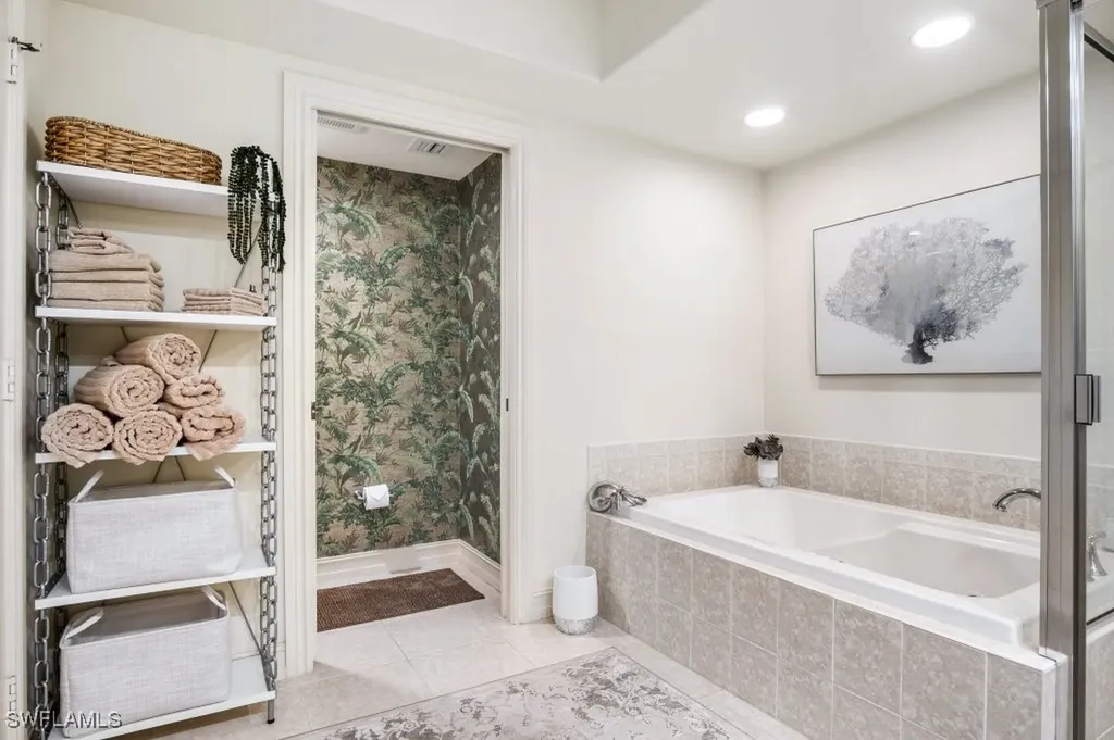 2728 Tiburon Boulevard E Naples FL 34109