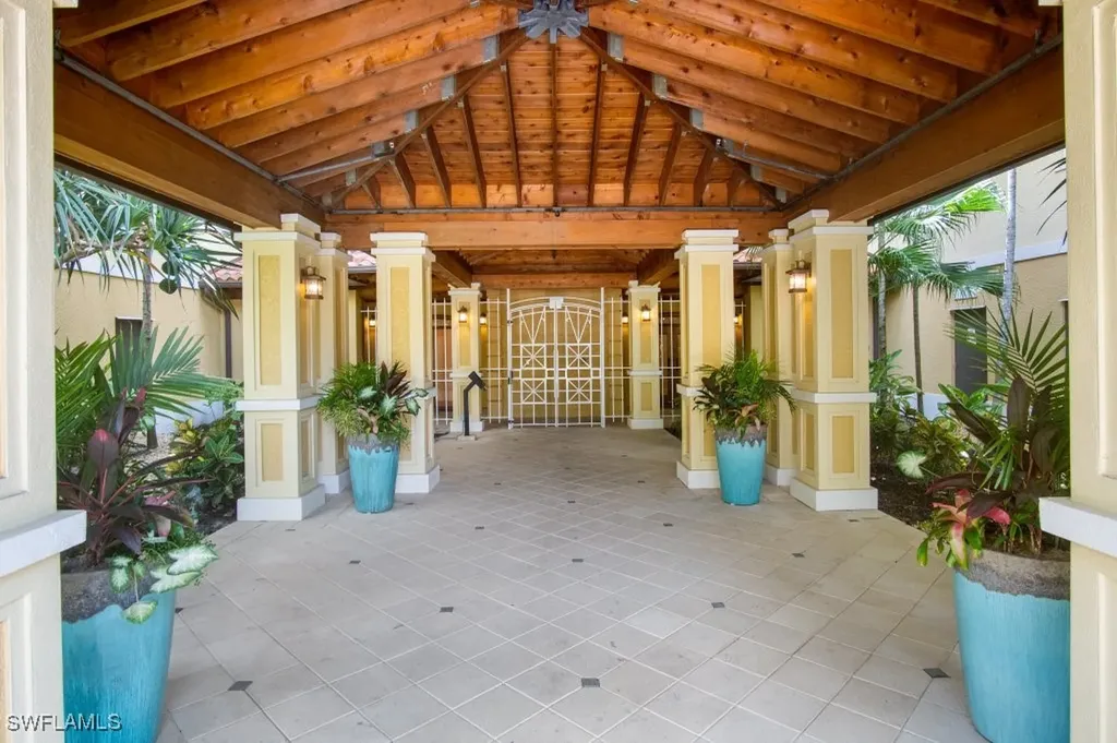 2728 Tiburon Boulevard E Naples FL 34109