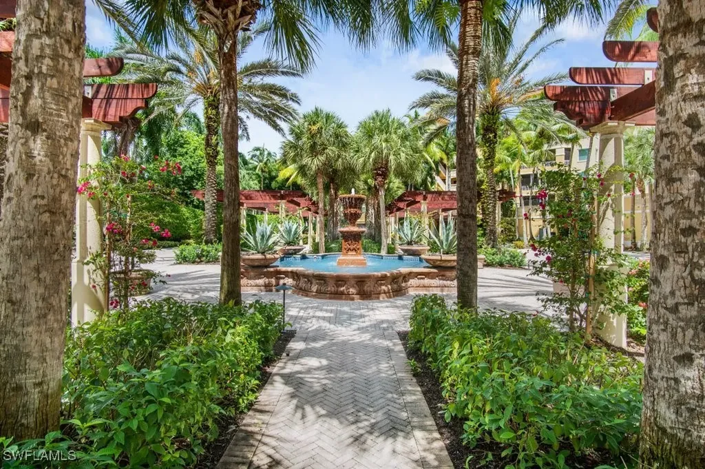 2728 Tiburon Boulevard E Naples FL 34109