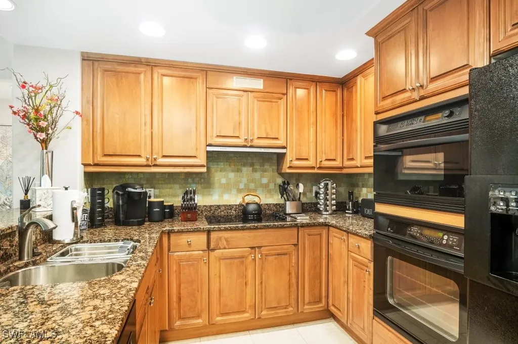 2728 Tiburon Boulevard E Naples FL 34109