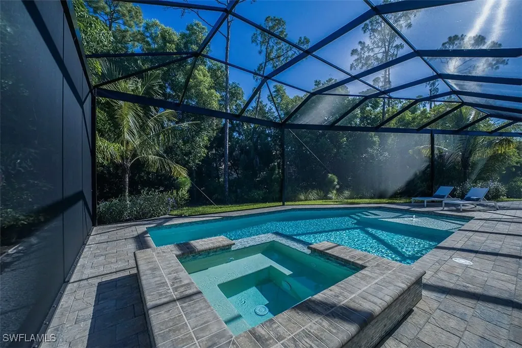 2950 Coco Lakes Way Naples FL 34105