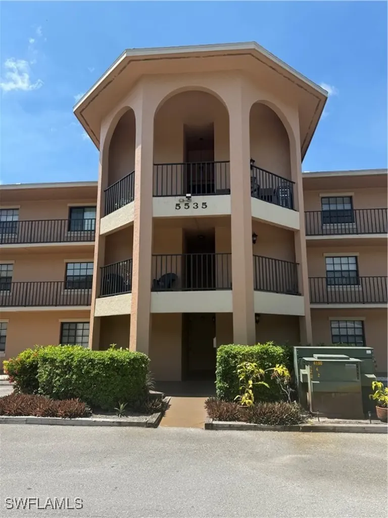 5535 Rattlesnake Hammock Naples FL 34113