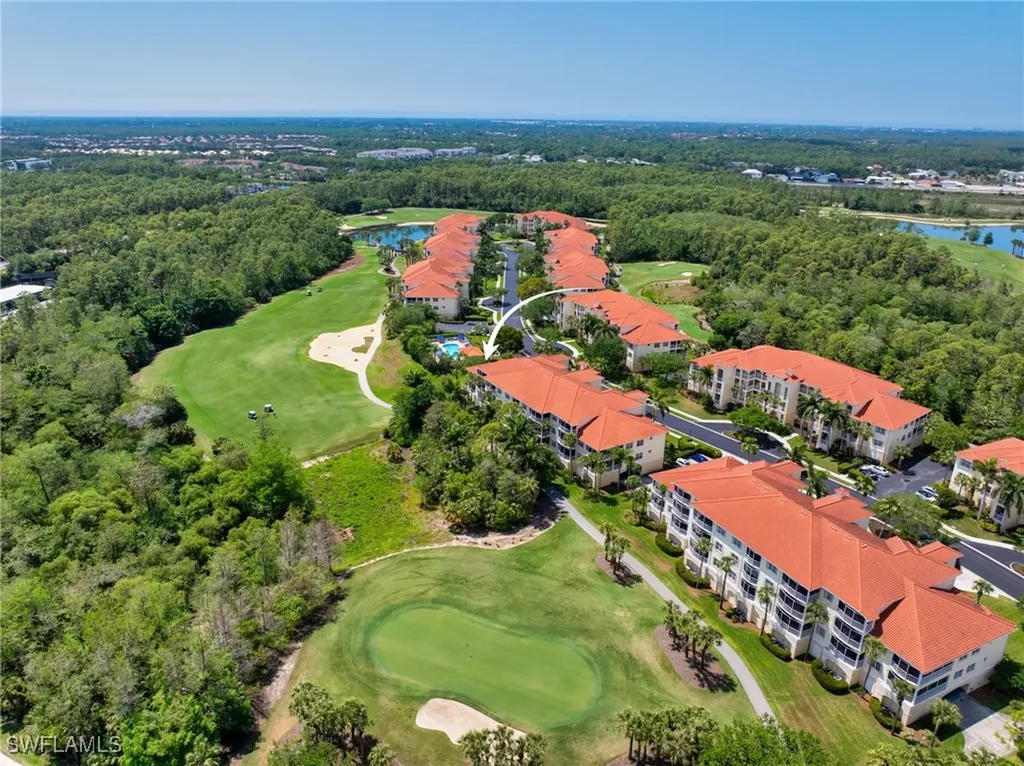 Naples FL, 4844 Hampshire Court, Unit 305