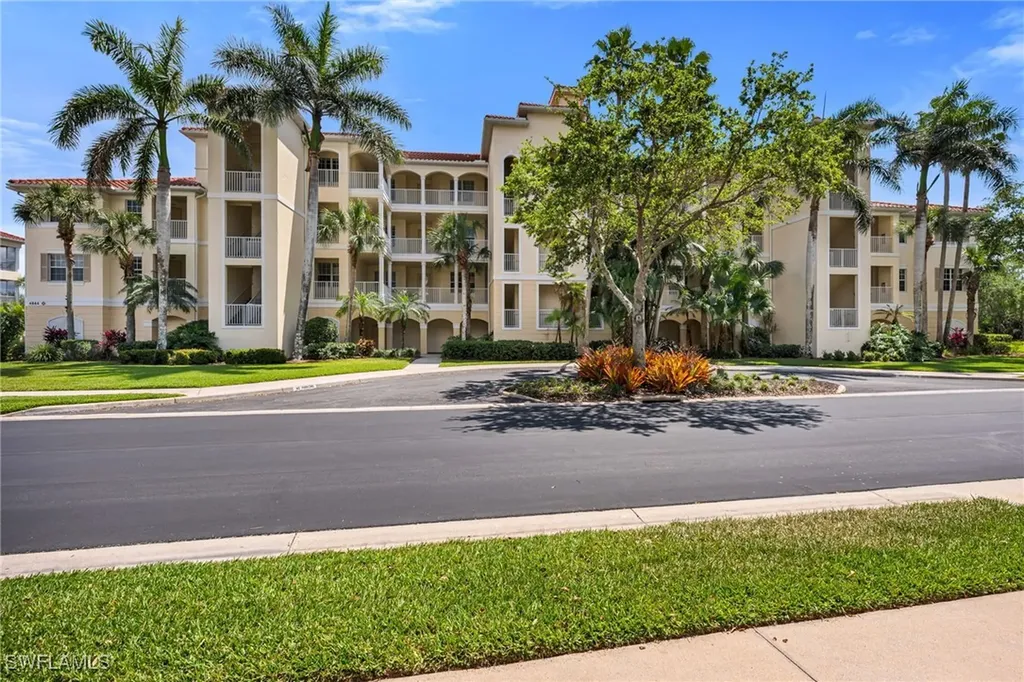4844 Hampshire Court Naples FL 34112