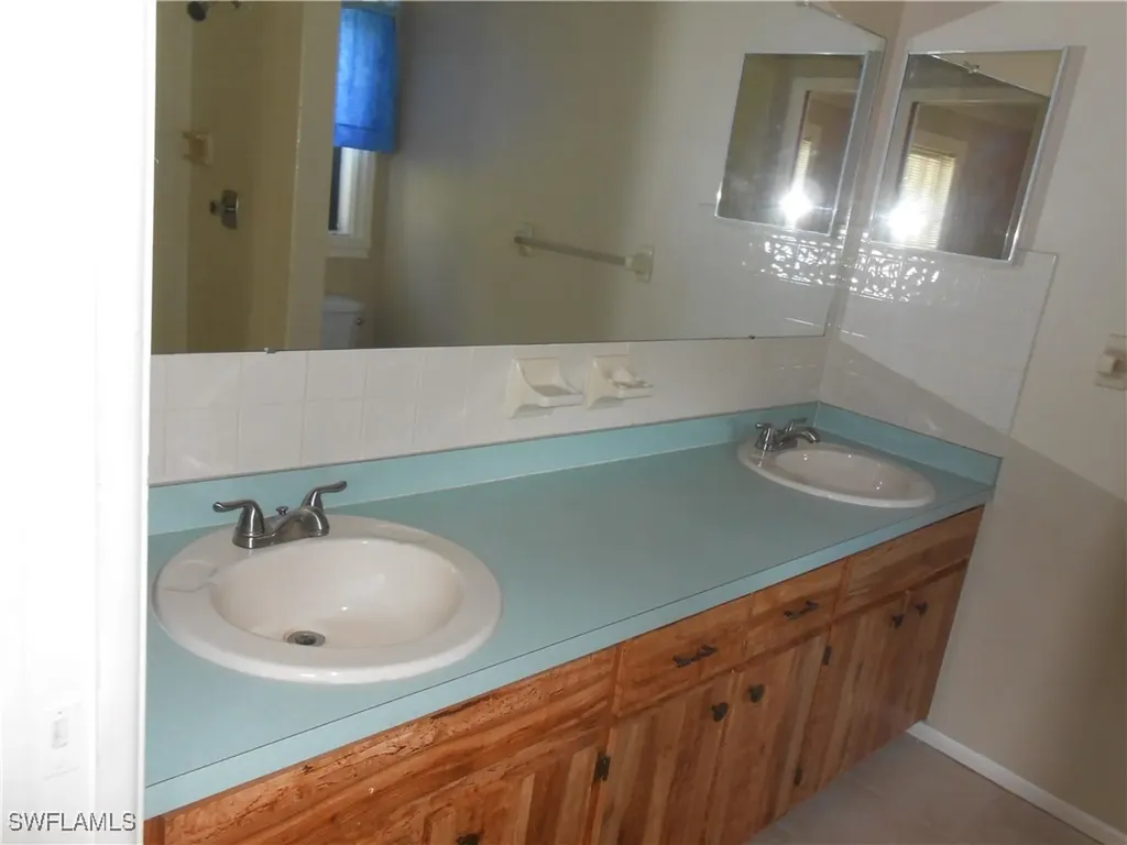 524 Glendale Avenue Lehigh Acres FL 33936