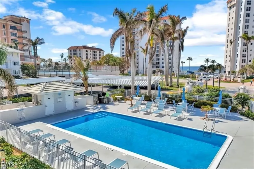 10682 Gulf Shore Drive Naples FL 34108