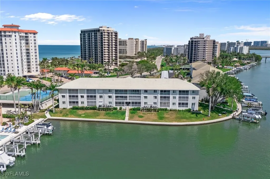 10682 Gulf Shore Drive Naples FL 34108