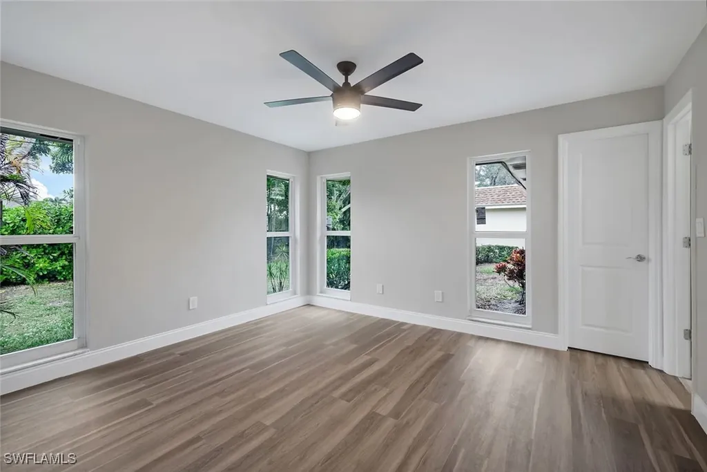 233 Yorkshire Court Naples FL 34112