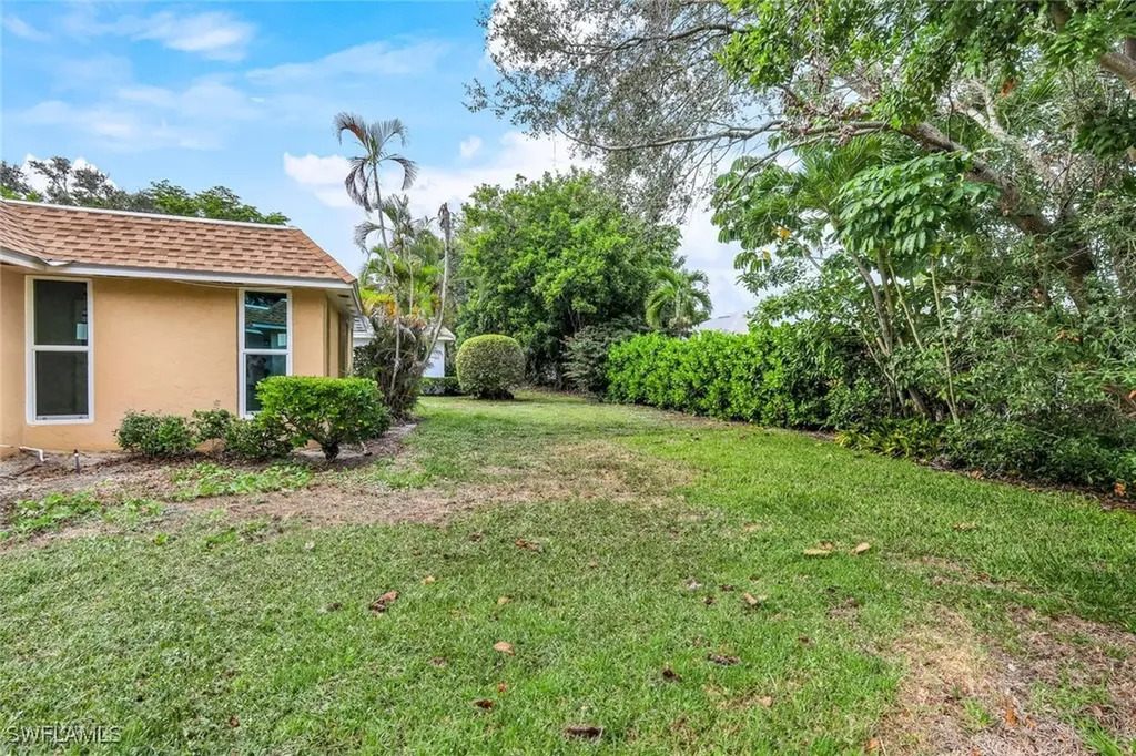 233 Yorkshire Court Naples FL 34112