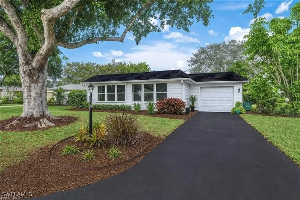 233 Yorkshire Court Naples FL 34112