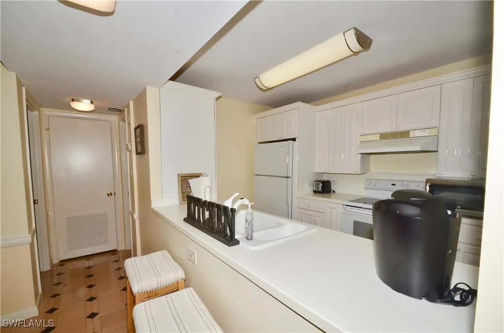 555 Park Shore Drive Naples FL 34103