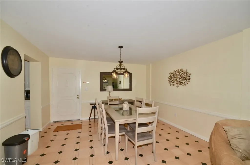 555 Park Shore Drive Naples FL 34103