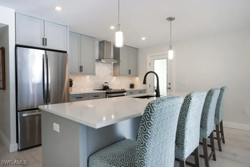 2850 Gulf Shore Boulevard N Naples FL 34103