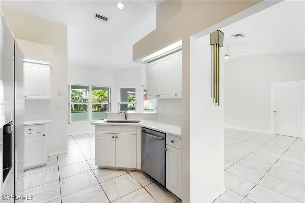204 SE 19th Terrace Cape Coral FL 33990
