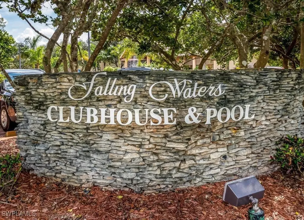 2462 Hidden Lake Drive Naples FL 34112