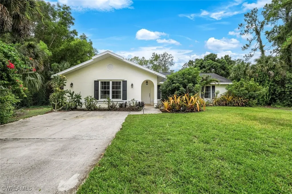 4710 1st Avenue NW Naples FL 34119