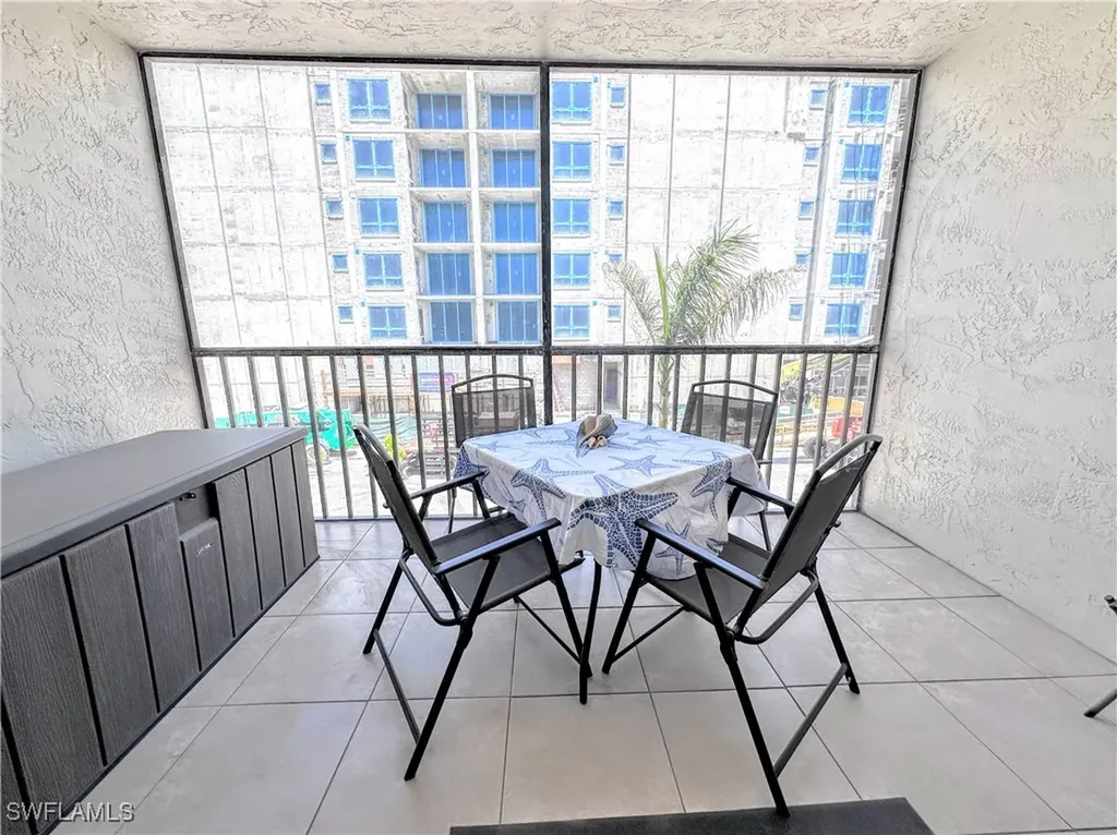 260 Southbay Drive Naples FL 34108