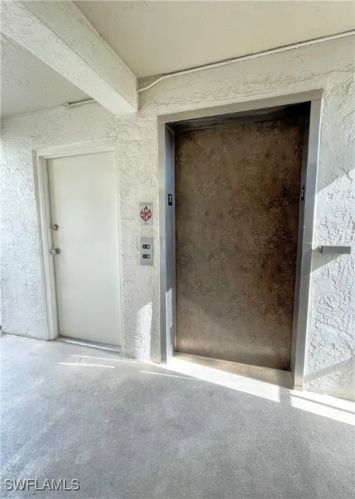 260 Southbay Drive Naples FL 34108