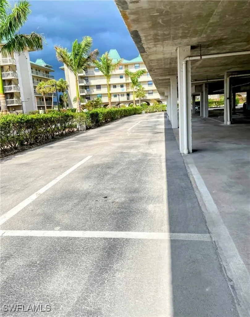 260 Southbay Drive Naples FL 34108
