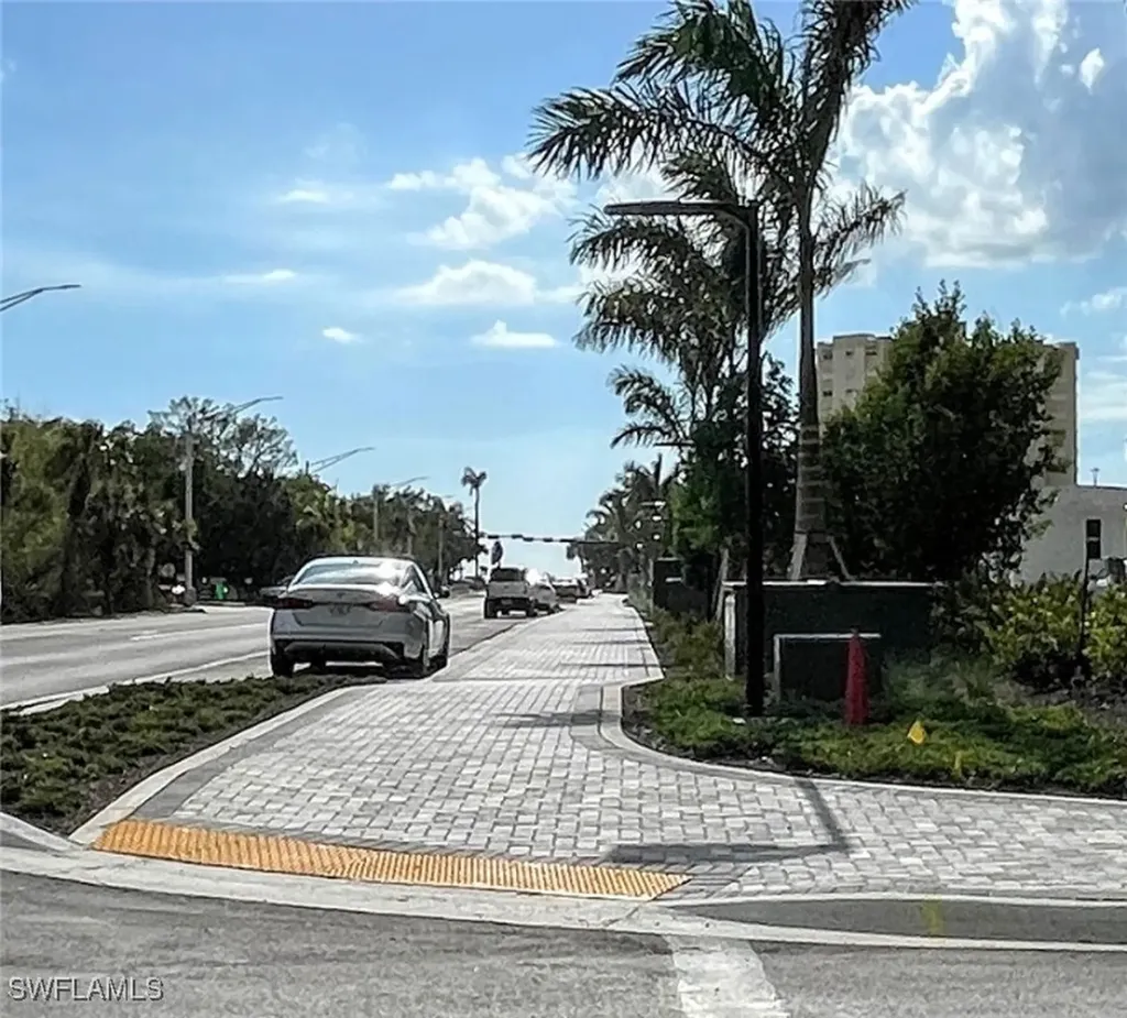260 Southbay Drive Naples FL 34108