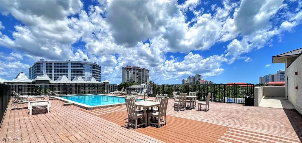 260 Southbay Drive Naples FL 34108