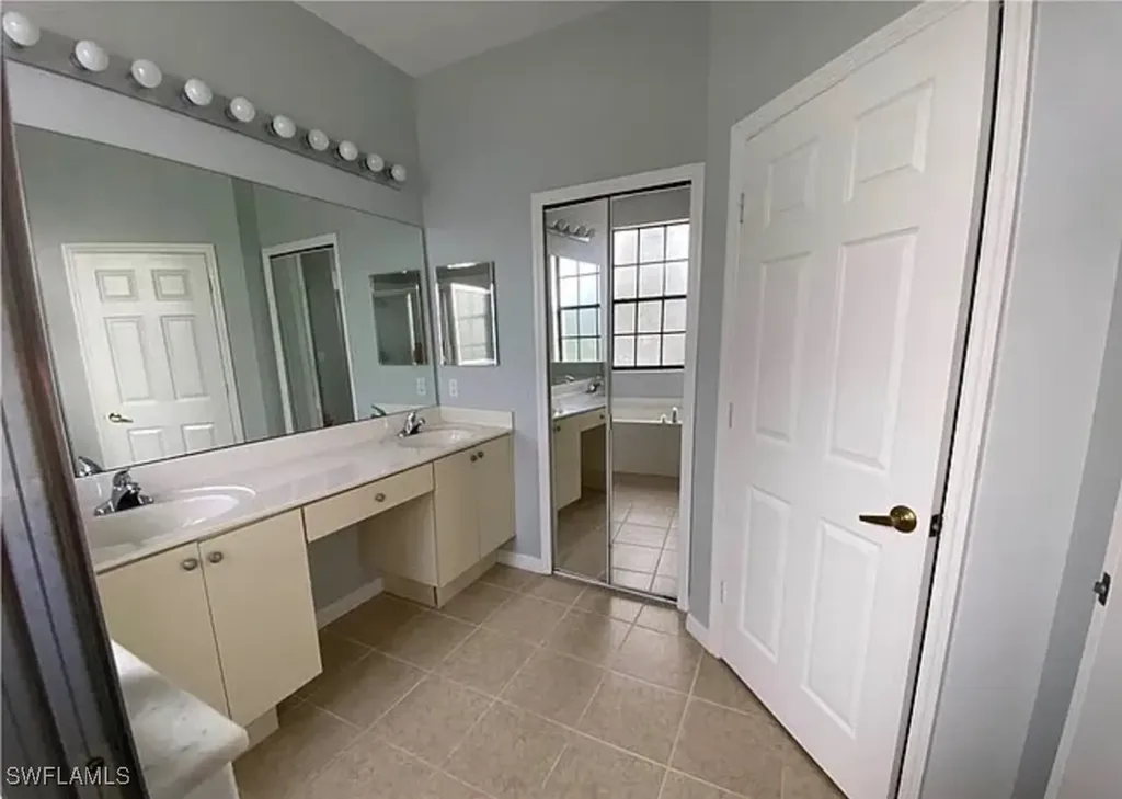 14712 Sutherland Avenue Naples FL 34119