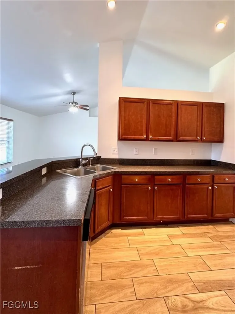 1300 SW 22nd Avenue Cape Coral FL 33991