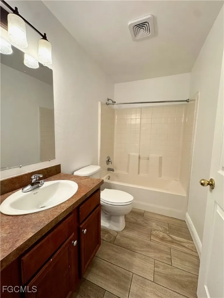 1300 SW 22nd Avenue Cape Coral FL 33991