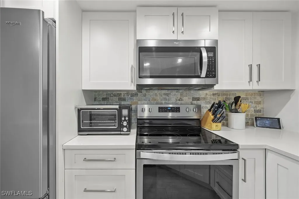 876 Gulf Pavilion Drive Naples FL 34108