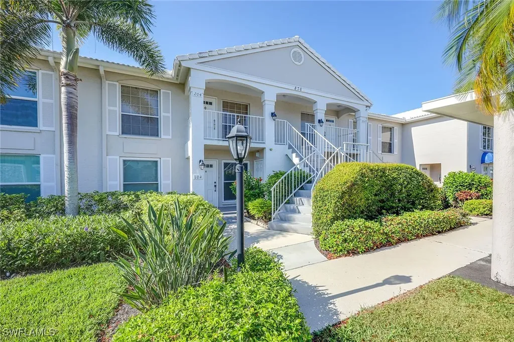 876 Gulf Pavilion Drive Naples FL 34108
