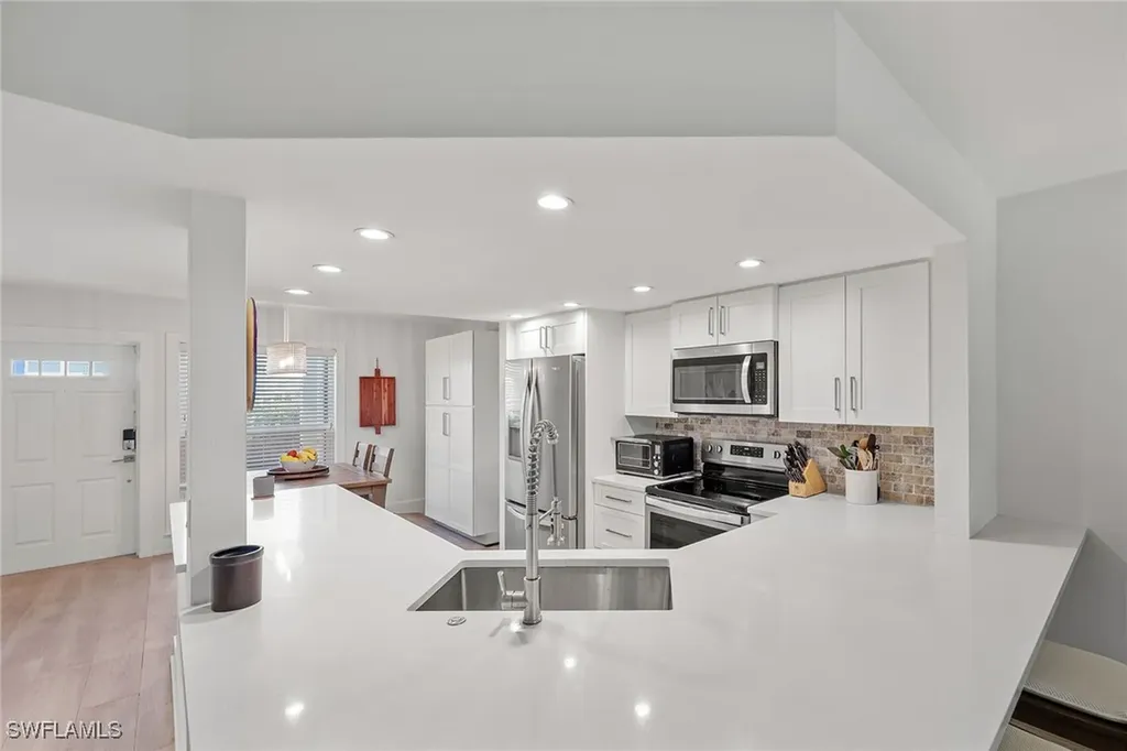 876 Gulf Pavilion Drive Naples FL 34108