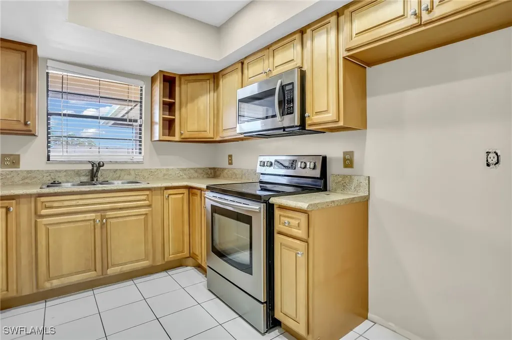 195 Cypress Way E Naples FL 34110
