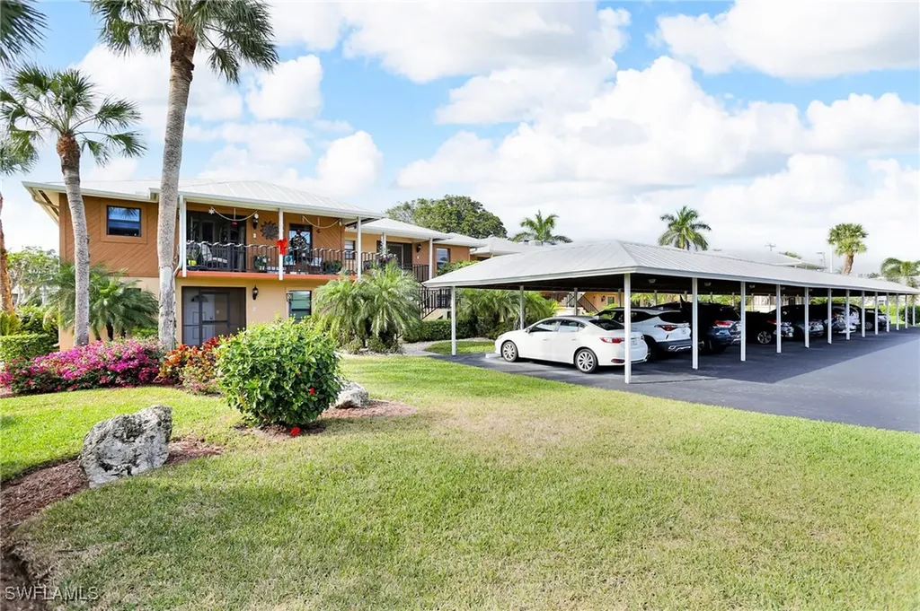 195 Cypress Way E Naples FL 34110