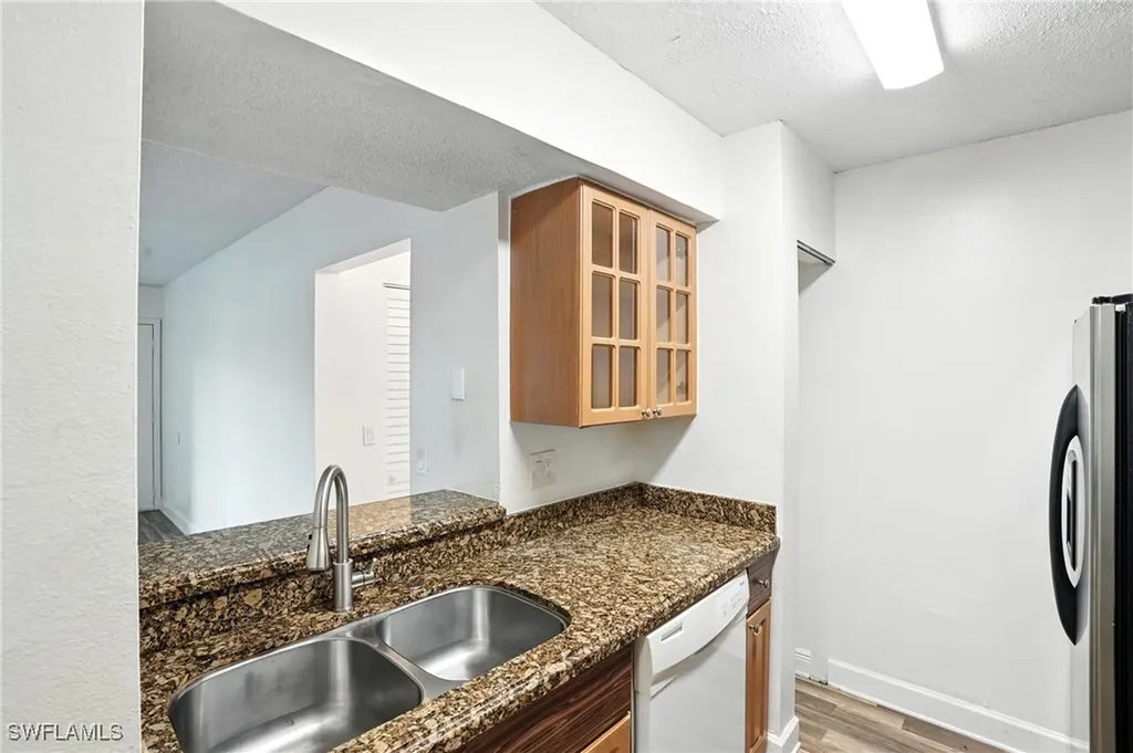 201-5 Santa Clara Drive Naples FL 34104