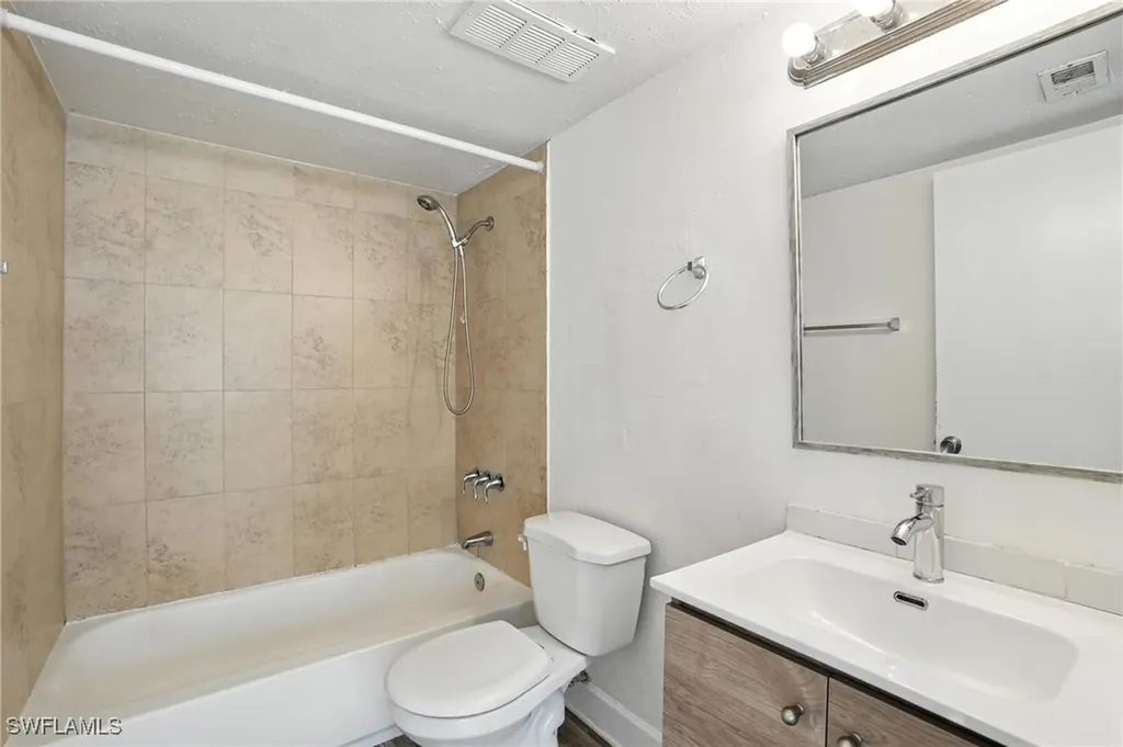 201-5 Santa Clara Drive Naples FL 34104