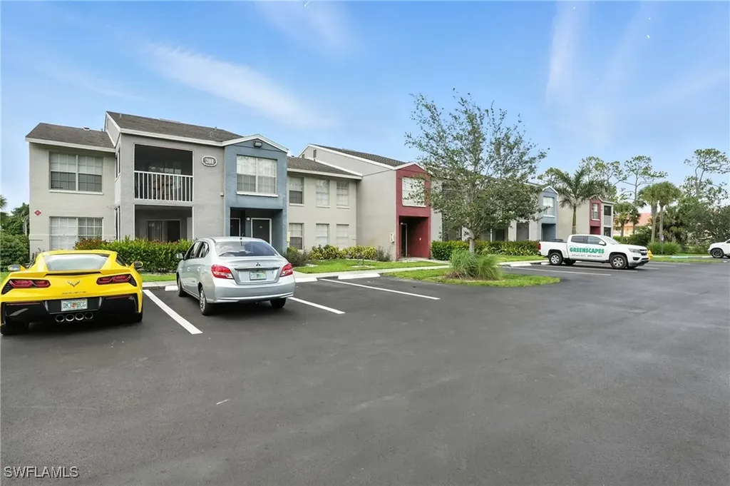 201-5 Santa Clara Drive Naples FL 34104