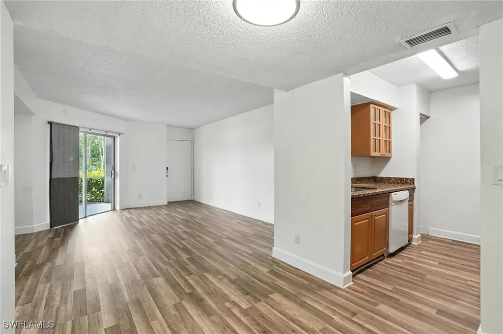 201-5 Santa Clara Drive Naples FL 34104