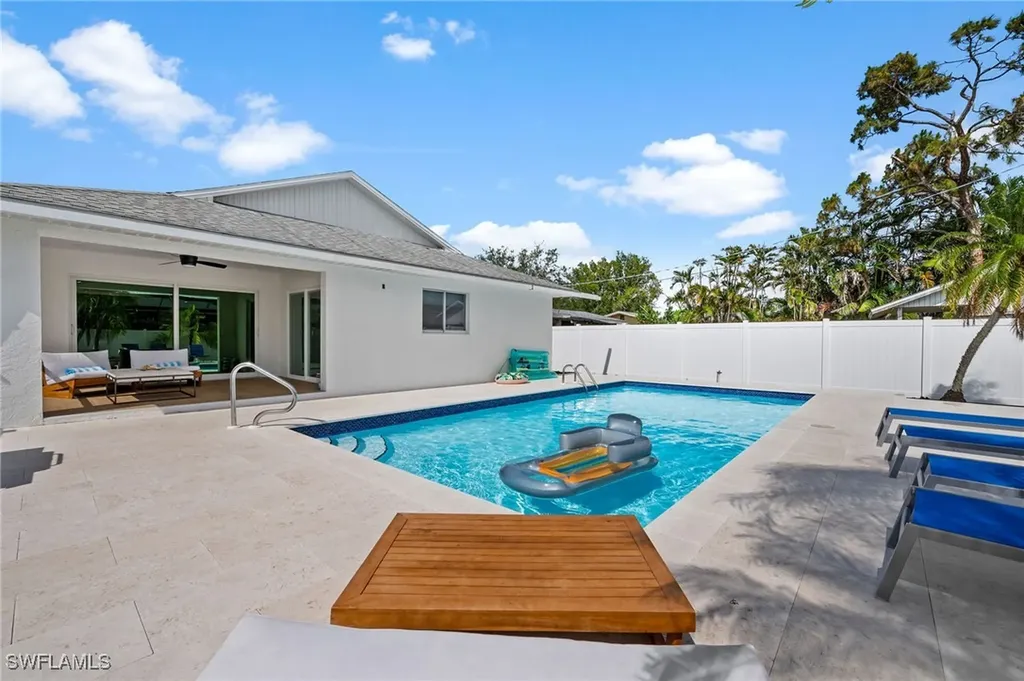 664 102nd Avenue N Naples FL 34108