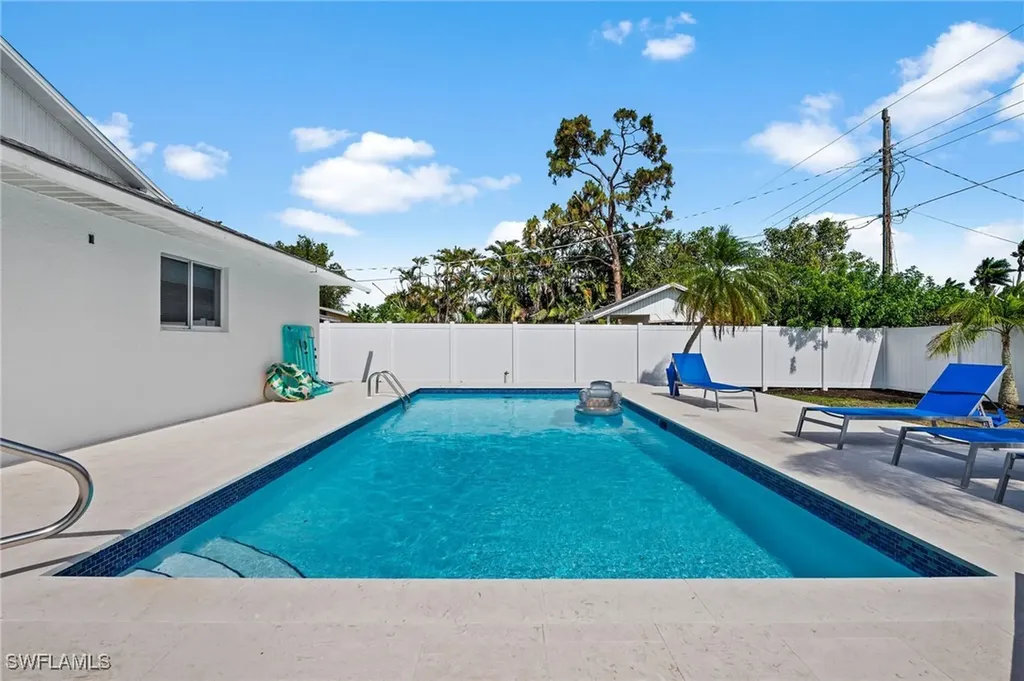 664 102nd Avenue N Naples FL 34108