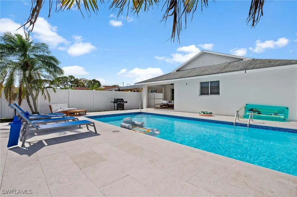 664 102nd Avenue N Naples FL 34108