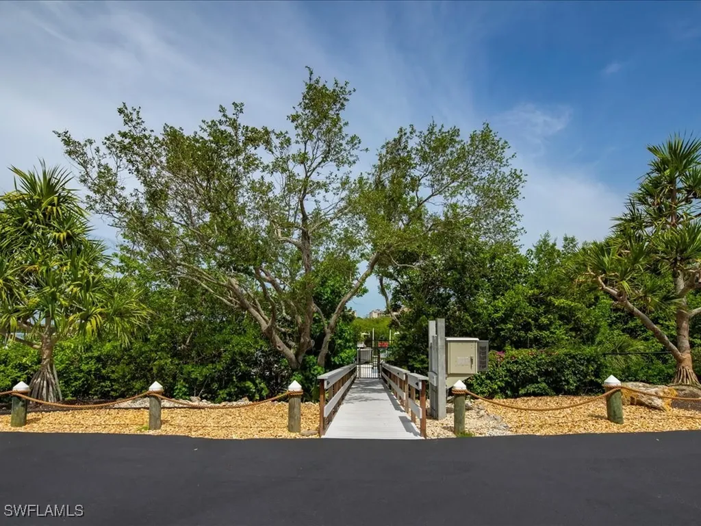 244C Wiggins Bay Drive Naples FL 34110