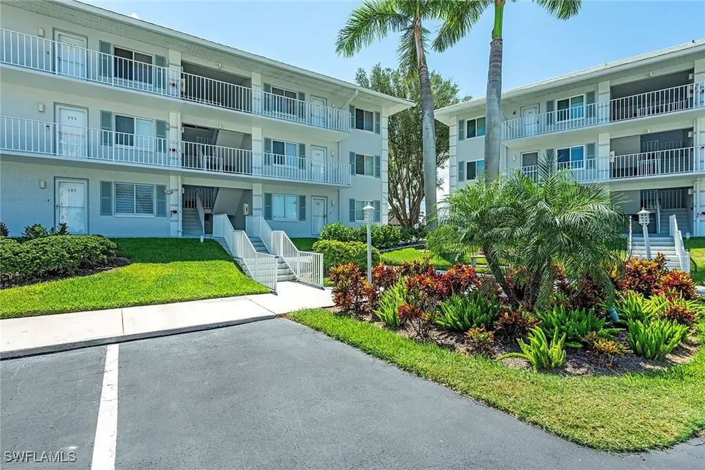 10684 Gulf Shore Drive Naples FL 34108
