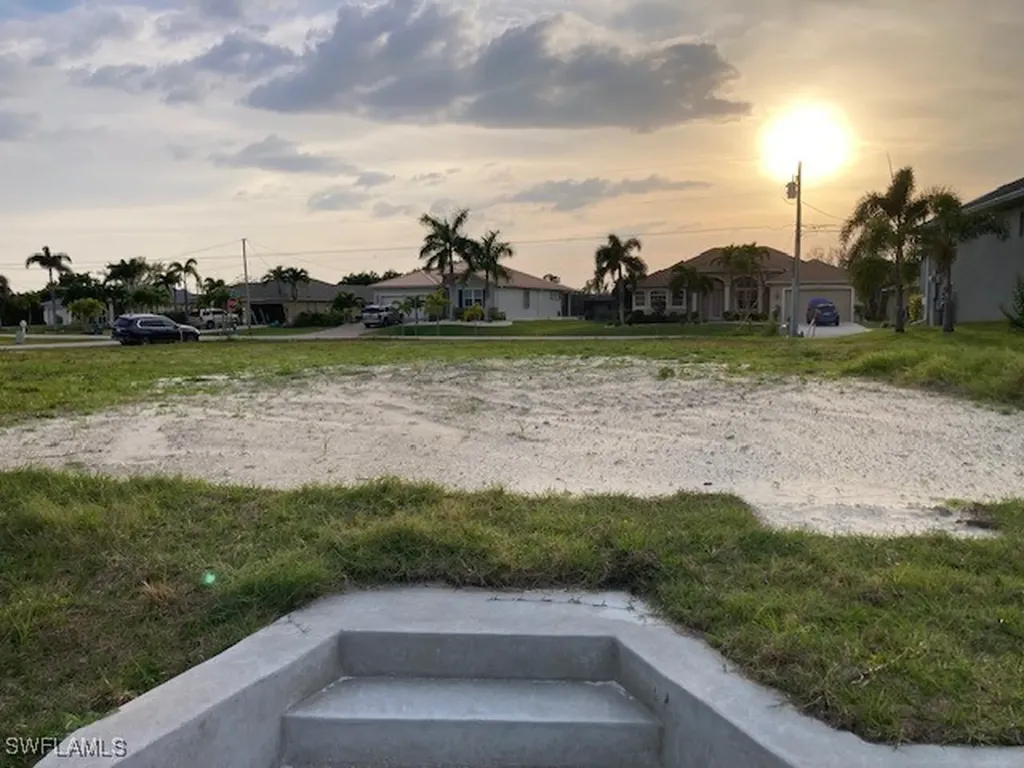 2827 SW 25th Avenue Cape Coral FL 33914