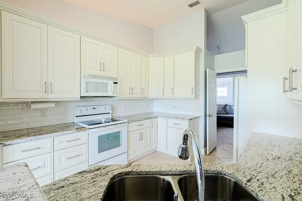 6015 Pinnacle Lane Naples FL 34110